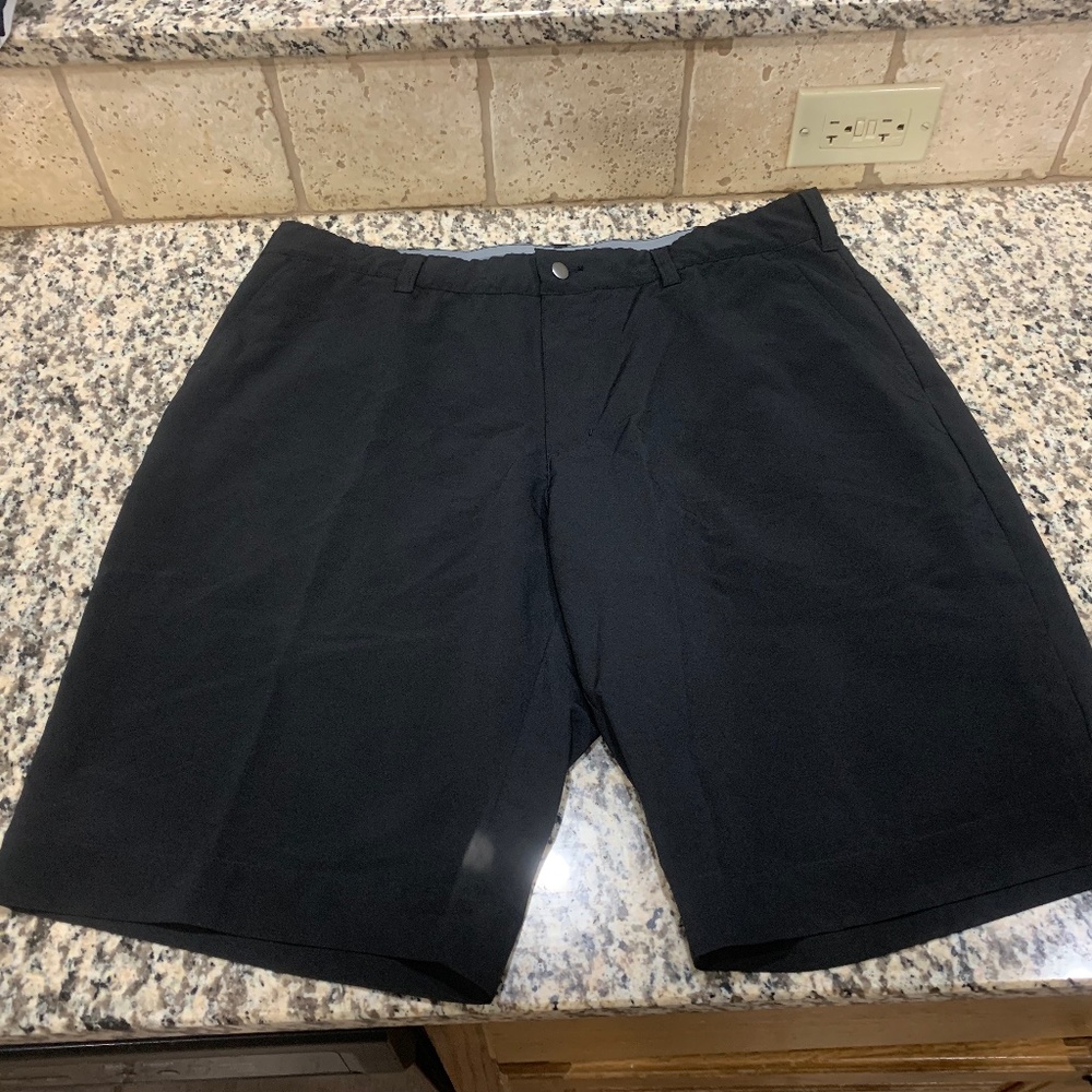 Golf Warehouse Men's Golf Shorts Gently Worn Black Size 36 Straight Front